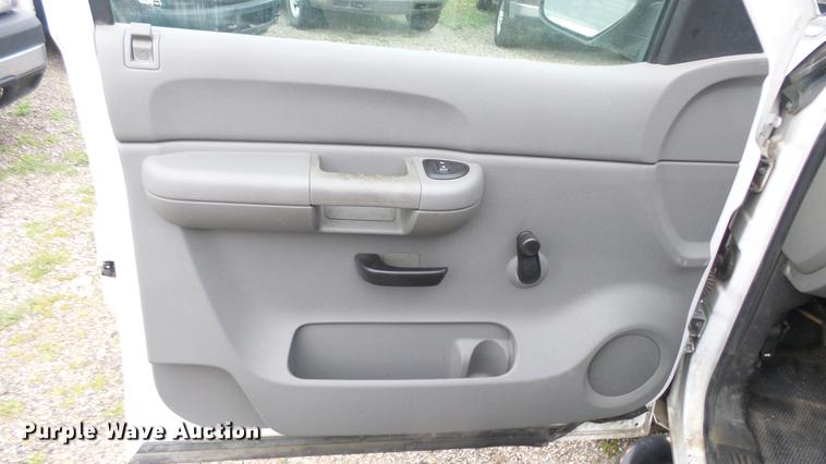 image for item DC3198 2007 Chevrolet Silverado 2500HD Crew Cab pickup truck