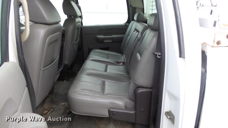 image for item DC3198 2007 Chevrolet Silverado 2500HD Crew Cab pickup truck