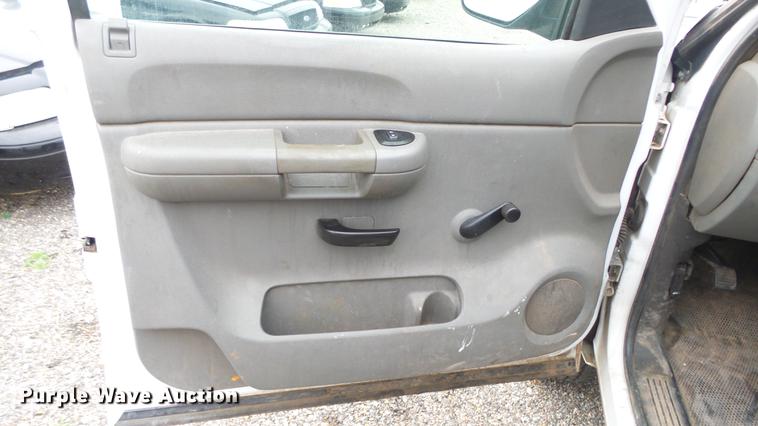 image for item DC3199 2007 Chevrolet Silverado 2500HD Crew Cab pickup truck