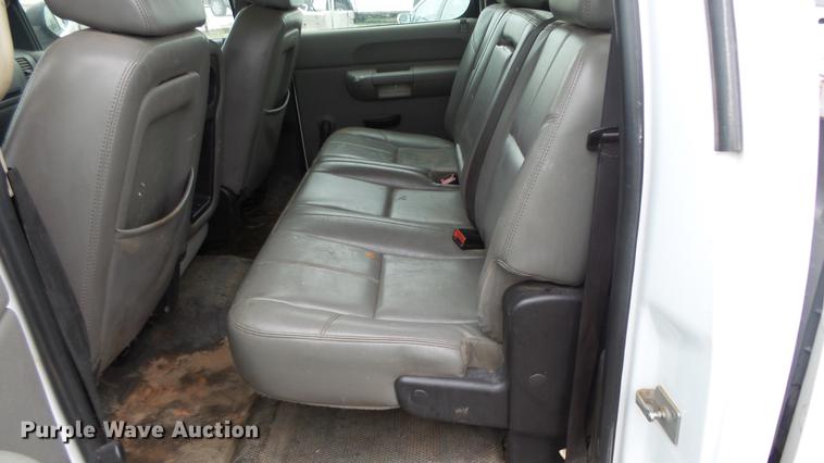image for item DC3199 2007 Chevrolet Silverado 2500HD Crew Cab pickup truck