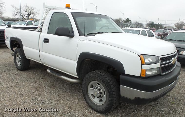image for item DC3200 2006 Chevrolet Silverado 2500 pickup truck