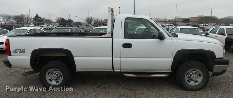 image for item DC3200 2006 Chevrolet Silverado 2500 pickup truck