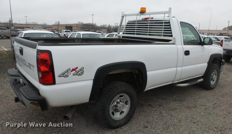image for item DC3200 2006 Chevrolet Silverado 2500 pickup truck