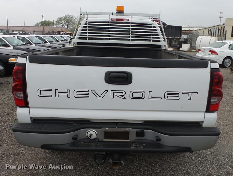 image for item DC3200 2006 Chevrolet Silverado 2500 pickup truck