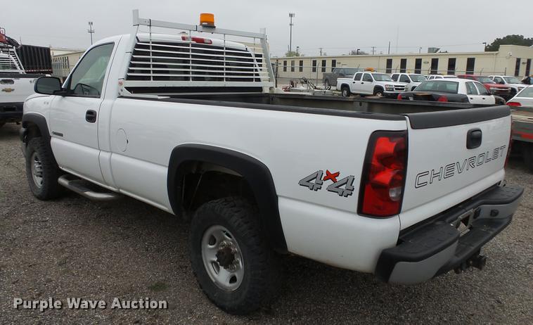 image for item DC3200 2006 Chevrolet Silverado 2500 pickup truck
