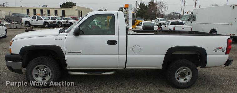 image for item DC3200 2006 Chevrolet Silverado 2500 pickup truck