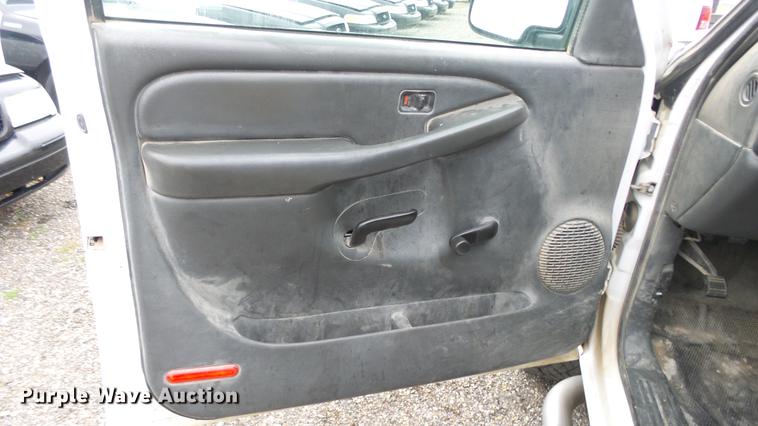 image for item DC3200 2006 Chevrolet Silverado 2500 pickup truck