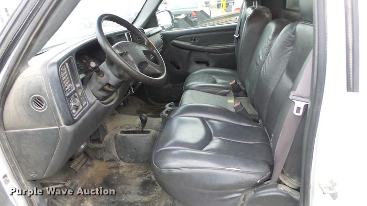 image for item DC3200 2006 Chevrolet Silverado 2500 pickup truck