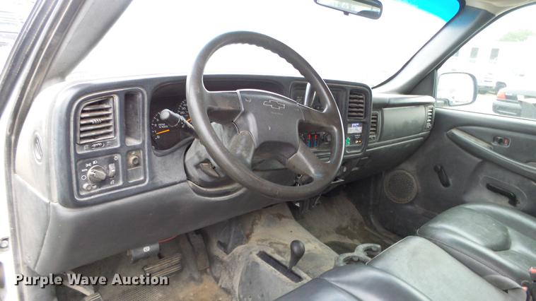 image for item DC3200 2006 Chevrolet Silverado 2500 pickup truck