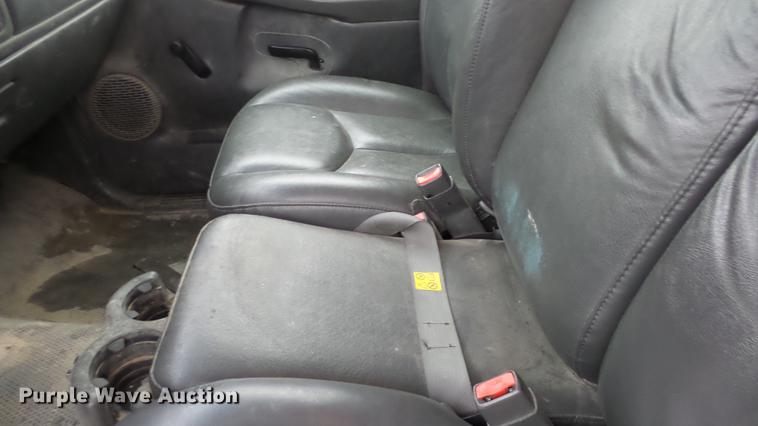 image for item DC3200 2006 Chevrolet Silverado 2500 pickup truck