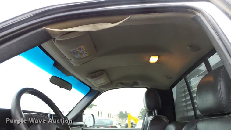 image for item DC3200 2006 Chevrolet Silverado 2500 pickup truck