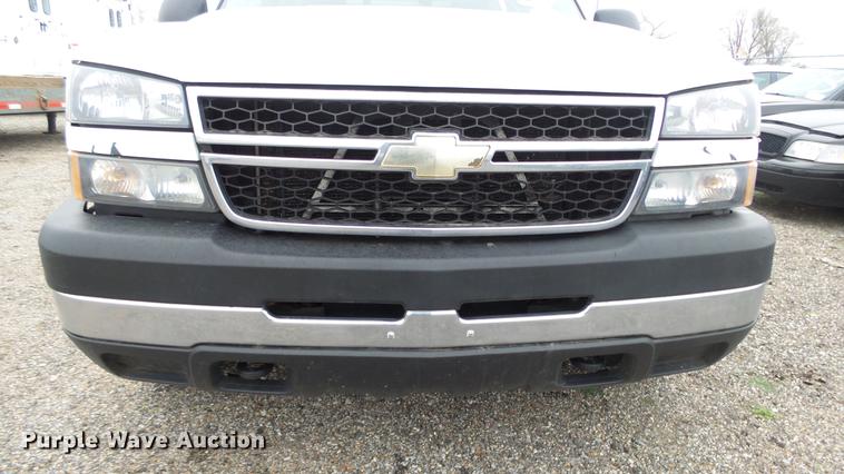 image for item DC3200 2006 Chevrolet Silverado 2500 pickup truck