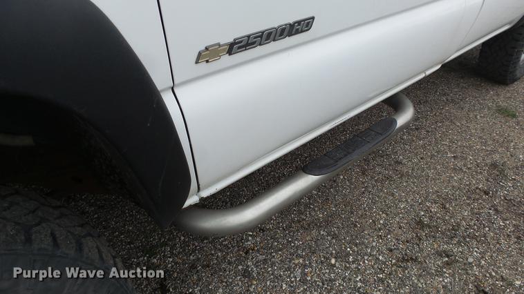 image for item DC3200 2006 Chevrolet Silverado 2500 pickup truck