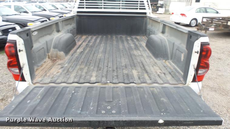 image for item DC3200 2006 Chevrolet Silverado 2500 pickup truck