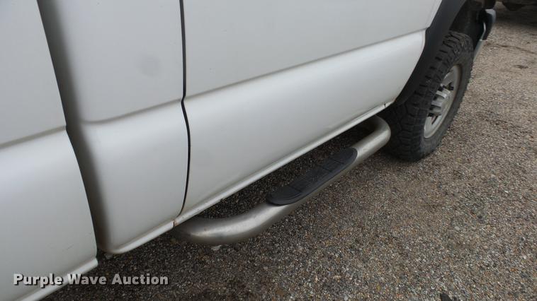 image for item DC3200 2006 Chevrolet Silverado 2500 pickup truck