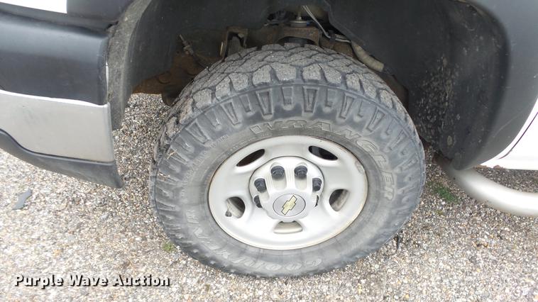 image for item DC3200 2006 Chevrolet Silverado 2500 pickup truck