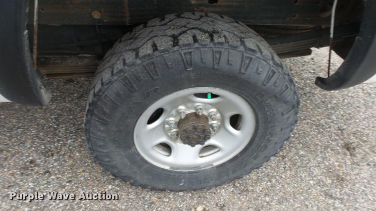 image for item DC3200 2006 Chevrolet Silverado 2500 pickup truck