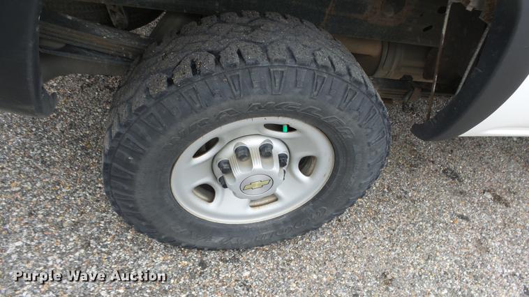 image for item DC3200 2006 Chevrolet Silverado 2500 pickup truck