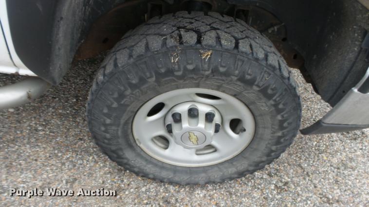 image for item DC3200 2006 Chevrolet Silverado 2500 pickup truck