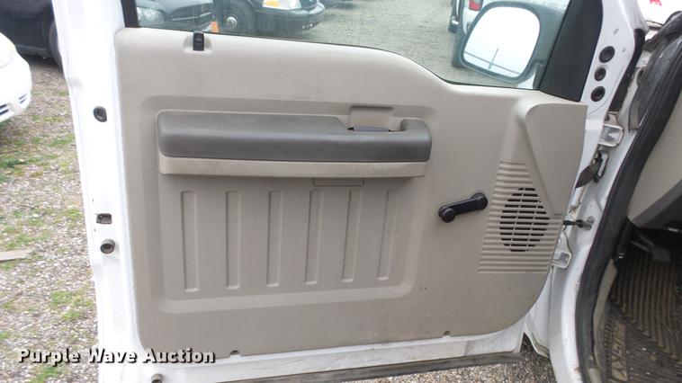 image for item DC3201 2008 Ford F250 Super Duty XL pickup truck