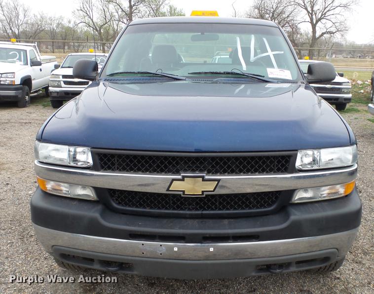 image for item DC3202 2002 Chevrolet Silverado 2500HD Ext. Cab pickup truck