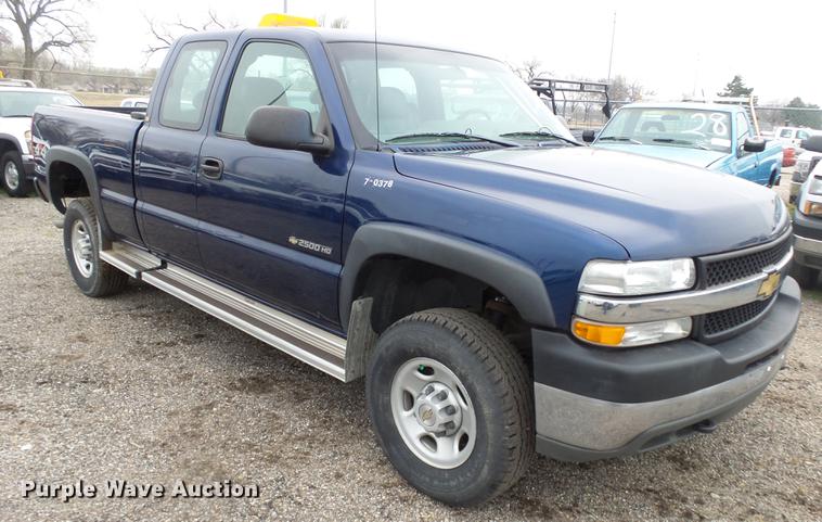 image for item DC3202 2002 Chevrolet Silverado 2500HD Ext. Cab pickup truck