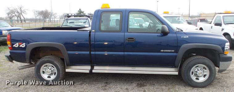 image for item DC3202 2002 Chevrolet Silverado 2500HD Ext. Cab pickup truck