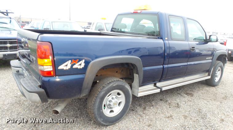 image for item DC3202 2002 Chevrolet Silverado 2500HD Ext. Cab pickup truck