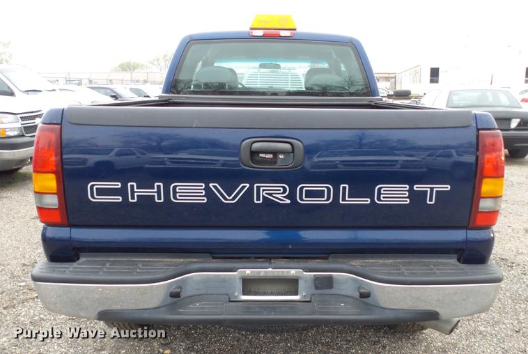 image for item DC3202 2002 Chevrolet Silverado 2500HD Ext. Cab pickup truck