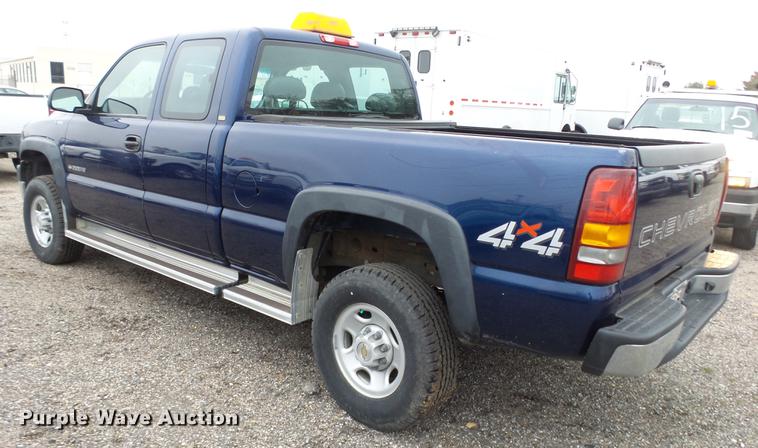 image for item DC3202 2002 Chevrolet Silverado 2500HD Ext. Cab pickup truck