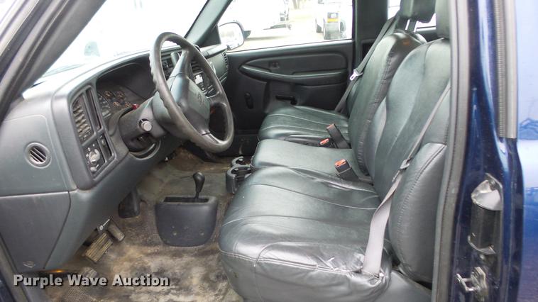 image for item DC3202 2002 Chevrolet Silverado 2500HD Ext. Cab pickup truck