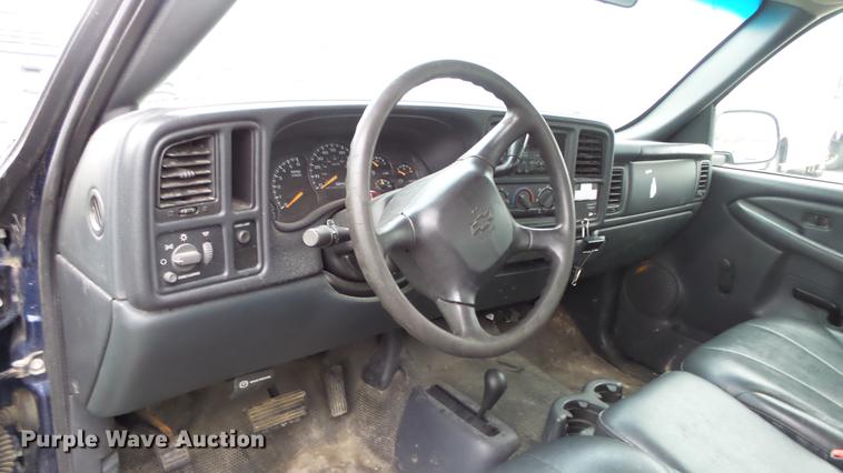 image for item DC3202 2002 Chevrolet Silverado 2500HD Ext. Cab pickup truck