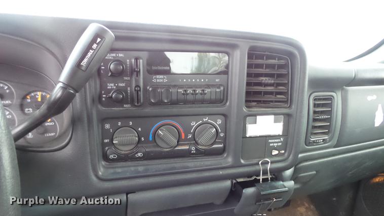 image for item DC3202 2002 Chevrolet Silverado 2500HD Ext. Cab pickup truck