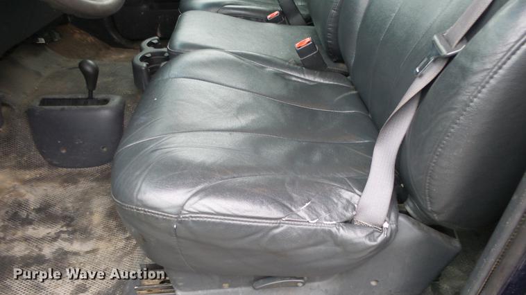 image for item DC3202 2002 Chevrolet Silverado 2500HD Ext. Cab pickup truck