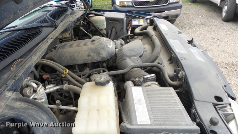 image for item DC3202 2002 Chevrolet Silverado 2500HD Ext. Cab pickup truck