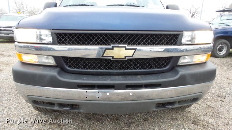 image for item DC3202 2002 Chevrolet Silverado 2500HD Ext. Cab pickup truck