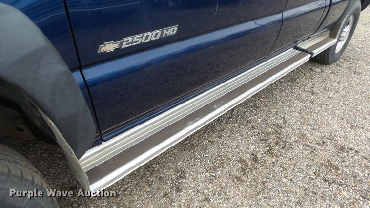 image for item DC3202 2002 Chevrolet Silverado 2500HD Ext. Cab pickup truck
