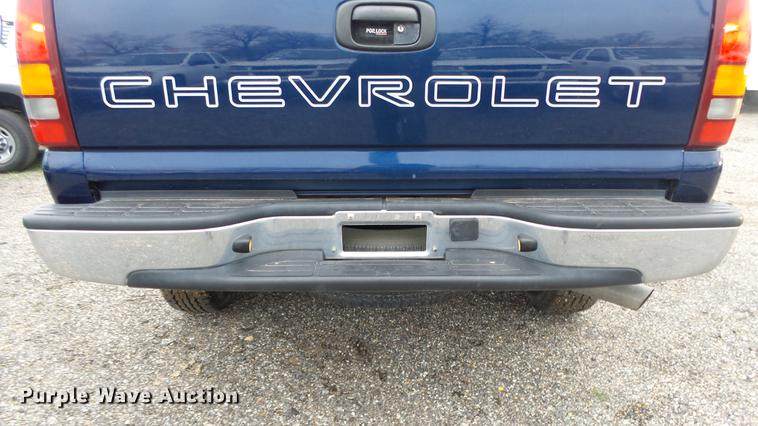 image for item DC3202 2002 Chevrolet Silverado 2500HD Ext. Cab pickup truck