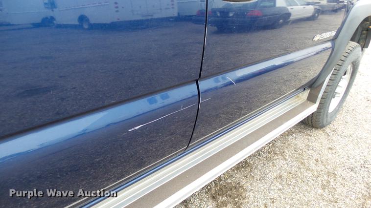 image for item DC3202 2002 Chevrolet Silverado 2500HD Ext. Cab pickup truck