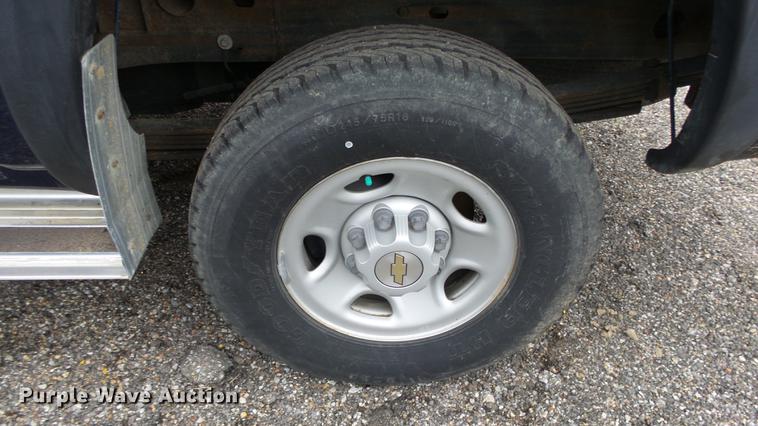 image for item DC3202 2002 Chevrolet Silverado 2500HD Ext. Cab pickup truck