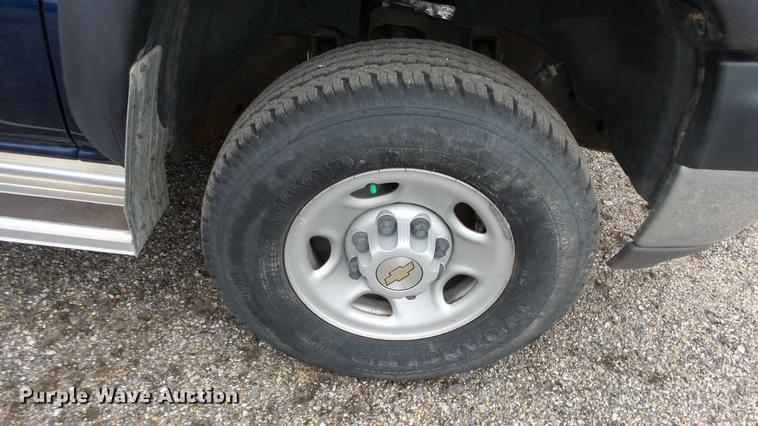 image for item DC3202 2002 Chevrolet Silverado 2500HD Ext. Cab pickup truck