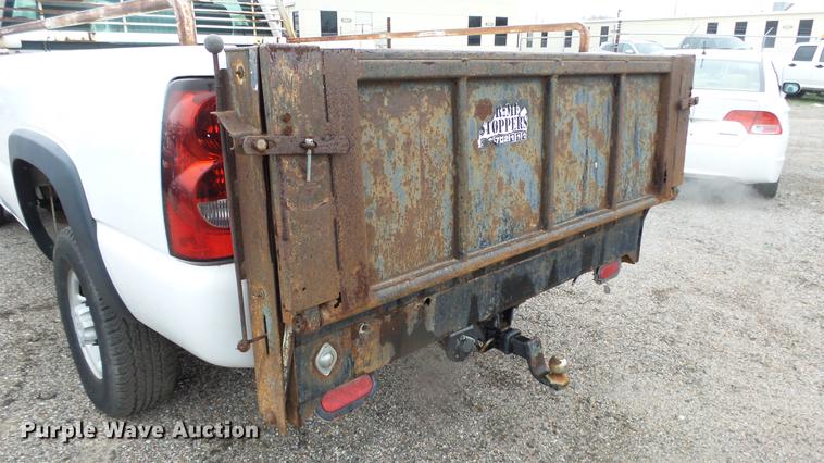 image for item DC3203 2006 Chevrolet Silverado 2500HD pickup truck