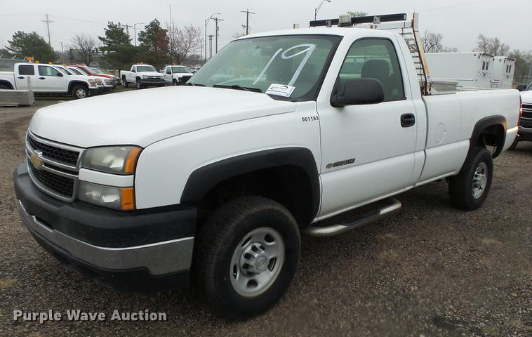 image for item DC3207 2006 Chevrolet Silverado 2500HD pickup truck