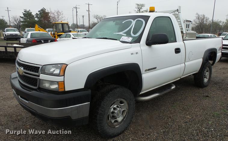 image for item DC3208 2006 Chevrolet Silverado 2500HD pickup truck