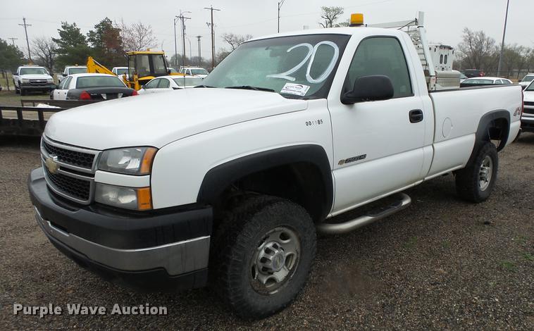 image for item DC3208 2006 Chevrolet Silverado 2500HD pickup truck