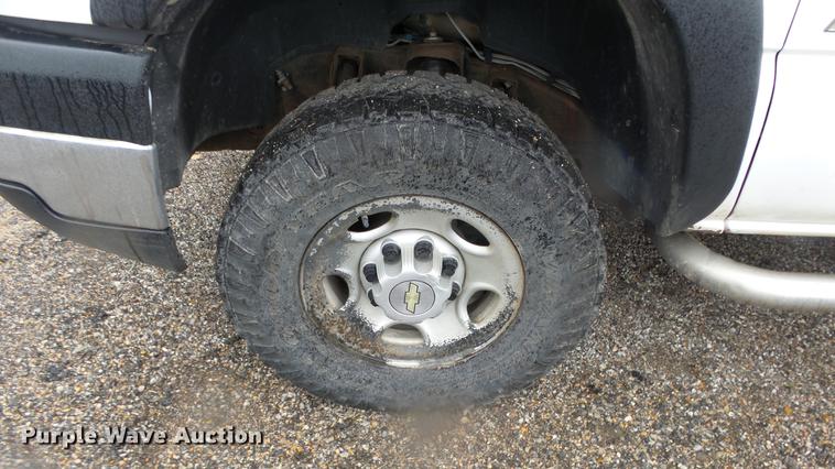 image for item DC3208 2006 Chevrolet Silverado 2500HD pickup truck