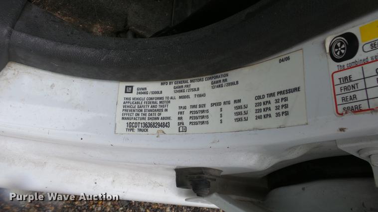 image for item DC3210 2006 Chevrolet Colorado Crew Cab pickup truck