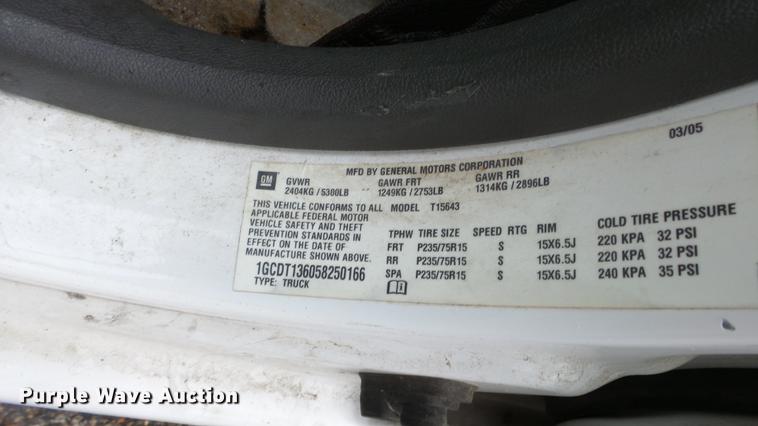 image for item DC3212 2005 Chevrolet Colorado Crew Cab pickup truck