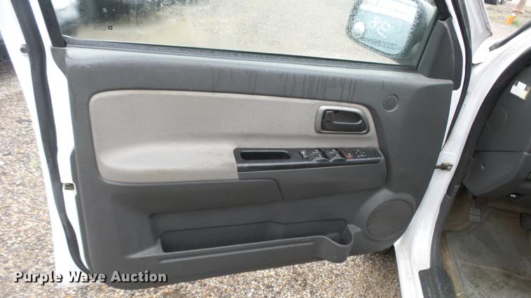 image for item DC3212 2005 Chevrolet Colorado Crew Cab pickup truck