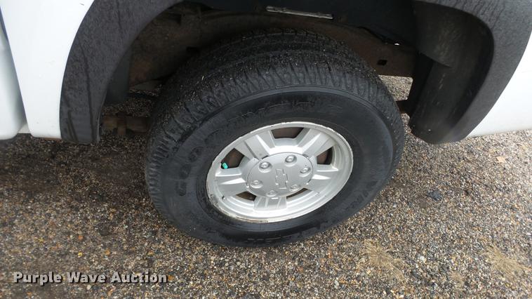 image for item DC3212 2005 Chevrolet Colorado Crew Cab pickup truck